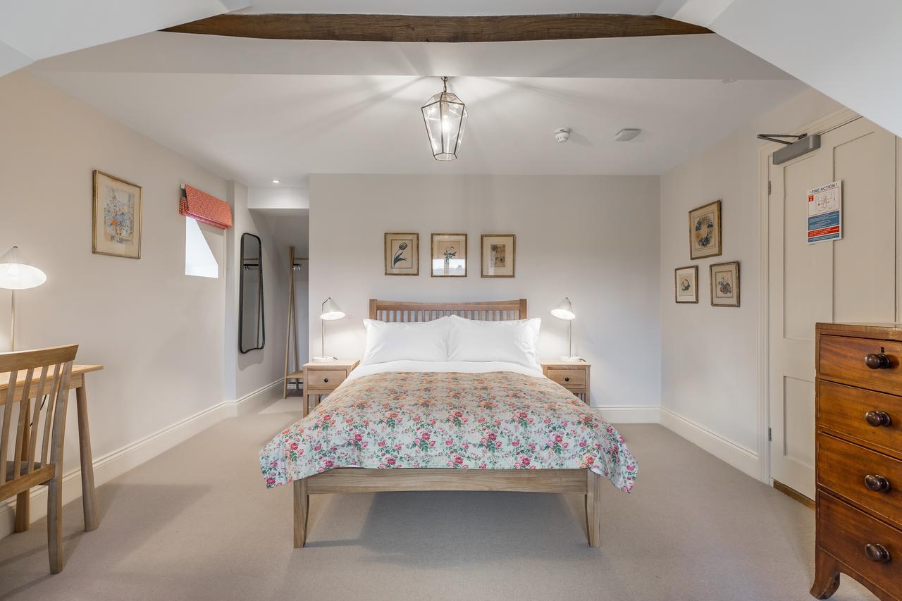 Lawn House Hotel Хатфийлд Екстериор снимка